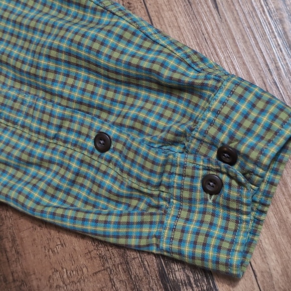Patagonia Plaid Button Down Size Medium in Green/Blue Check Pattern - Picture 6 of 9